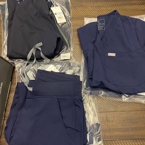NWT FIGS Navy Scrub set. Zamora Joggers, Caterina Top, Salta underscrub.